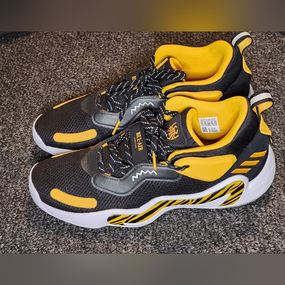 Adidas D.O.N. Issue 3 - Picture 2 of 5